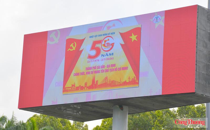 TP. Hồ Chí Minh rực rỡ cờ hoa mừng 50 năm vinh dự mang tên Bác - 1