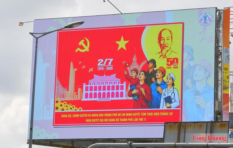 TP. Hồ Chí Minh rực rỡ cờ hoa mừng 50 năm vinh dự mang tên Bác - 11