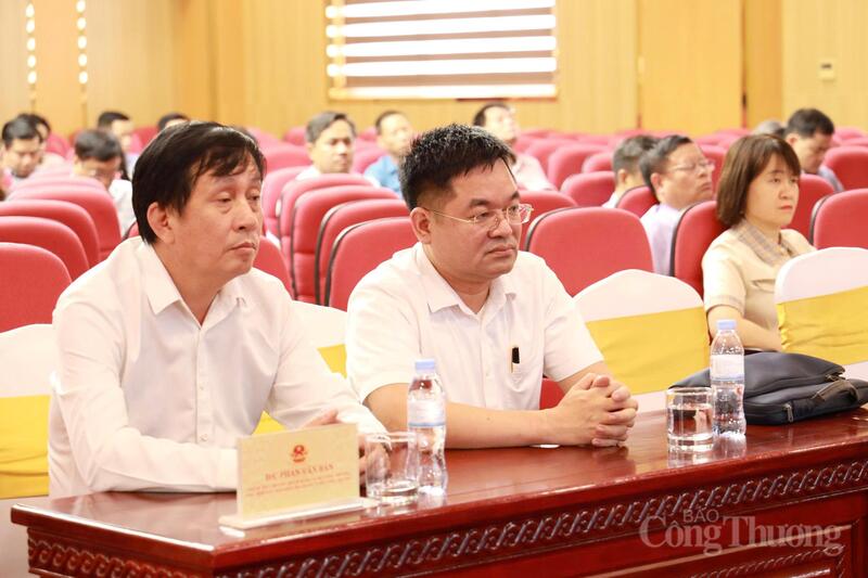 Các đại biểu tham dự Hội nghị sơ kết 1 năm 6 tháng triển khai thực hiện Nghị quyết 57-NQ/TW của Bộ Chính trị tại điểm cầu trụ sở Bộ Công Thương. Ảnh: Việt Khoa