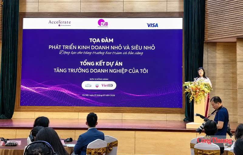 Bà Dương Thị Ngọc Linh, Ủy viên Ban Thường vụ Trung ương Hội Liên hiệp Phụ nữ Việt Nam, Phó Chánh Văn phòng Cơ quan Ủy ban Trung ương Mặt trận Tổ quốc Việt Nam, Giám đốc Trung tâm Hỗ trợ Phụ nữ phát triển phát biểu tại sự kiện. Ảnh: Nguyễn Hoà