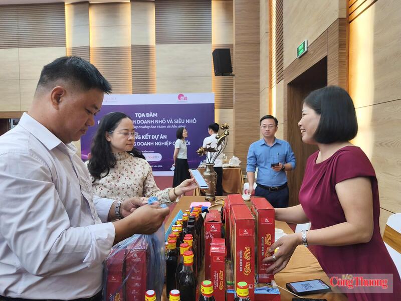 Gian hàng của bà Hoàng Thị Nghĩa trong khuôn khổ sự kiện. Ảnh: Nguyễn Hoà