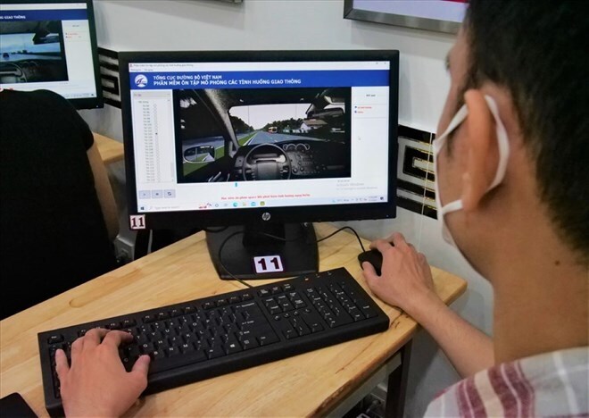 Bỏ bài thi mô phỏng trên máy tính từ ngày 1/7. Ảnh: Anh Tú