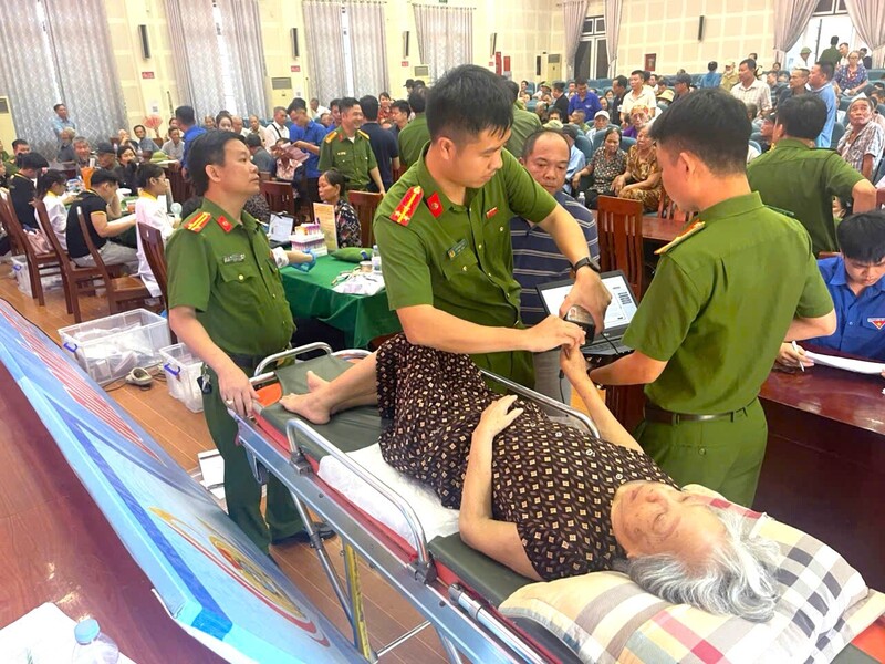 Trong 7 ngày cao điểm, toàn tỉnh thu được gần 18.000 mẫu ADN. Ảnh: Công an Nghệ An