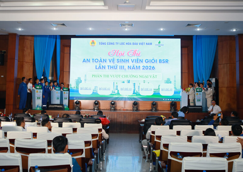 Các đội thi phần lý thuyết. Ảnh: BSR