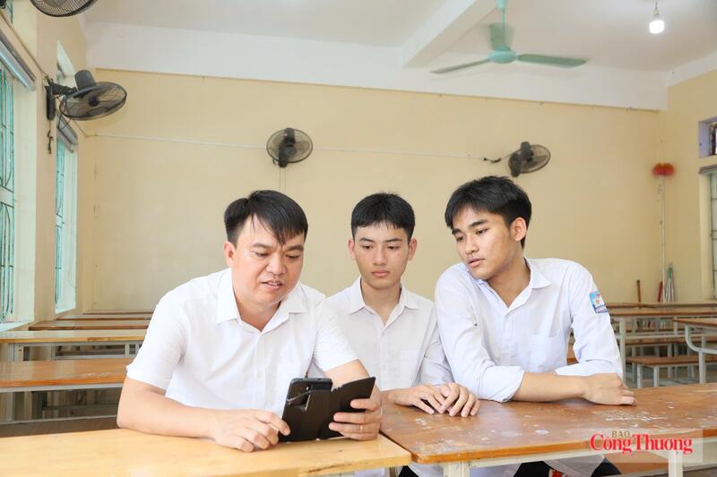 Thay vì lựa chọn việc đi học thêm dày đặc tại các trung tâm, Tiến Đạt tập trung phần lớn thời gian cho việc tự học và tự khám phá kiến thức. Ảnh: Cẩm Thịnh