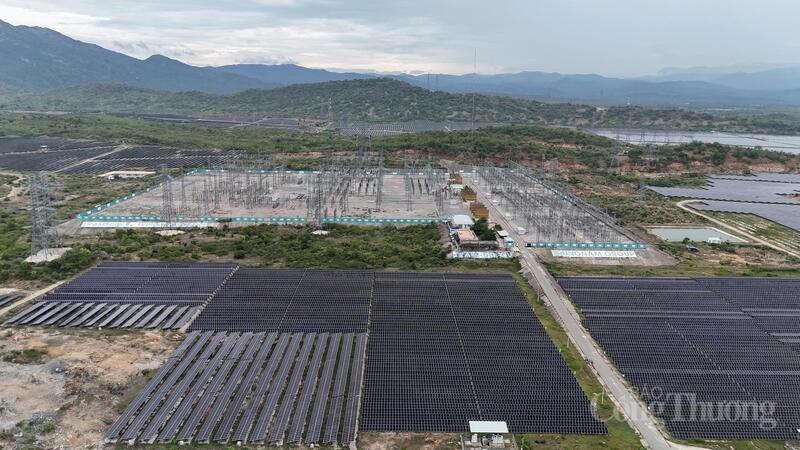Dự án Nhà máy điện mặt trời Thuận Nam có tổng công suất 450MW, kết hợp hệ thống trạm biến áp và đường dây truyền tải 500kV, 220kV đấu nối vào hệ thống điện quốc gia. Ảnh: Lê Sơn