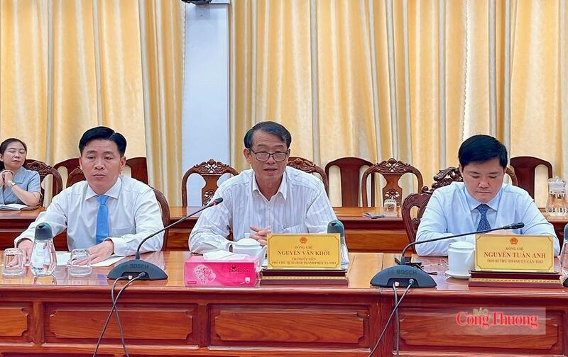 Ông Nguyễn Văn Khởi - Phó Chủ tịch UBND TP. Cần Thơ (ngồi giữa) phát biểu tại buổi làm việc.