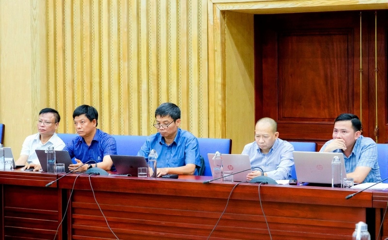 Đại diện các chủ đầu tư dự cuộc làm việc. Ảnh: Phạm Bằng