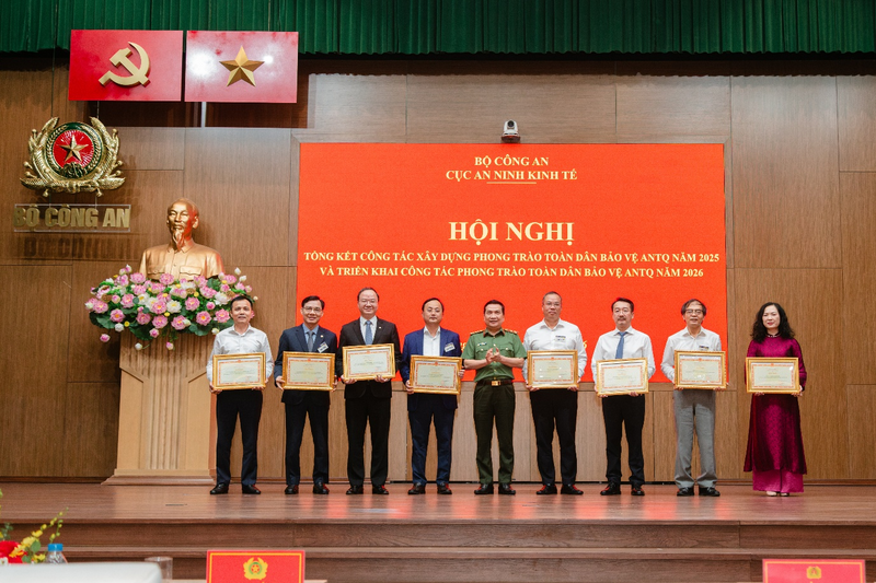 SeABank vinh dự được Bộ Công an tặng Bằng khen vì đã có thành tích xuất sắc trong phong trào “Toàn dân bảo vệ an ninh Tổ quốc” năm 2025