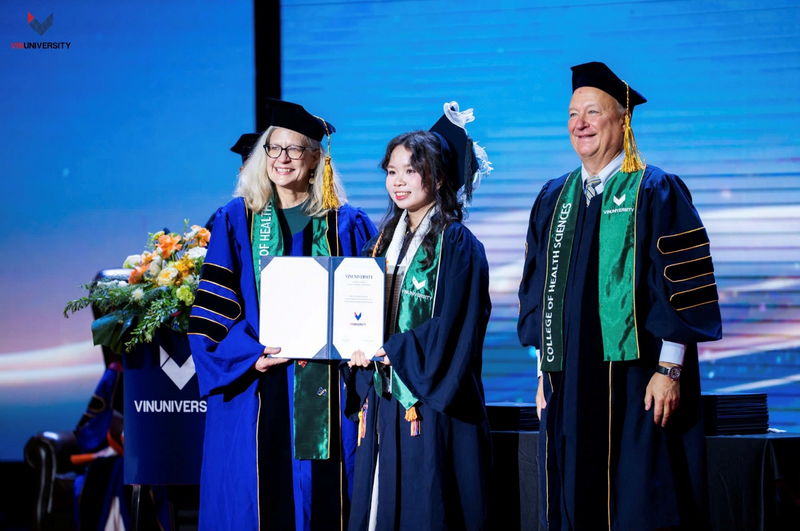 Lưu Bảo Linh rạng rỡ trong lễ tốt nghiệp diễn ra vào ngày 27/6 tại Trường Đại học VinUni.