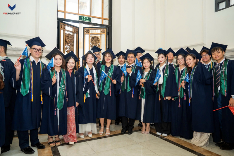 Lưu Bảo Linh là một trong 47 bác sĩ y khoa đầu tiên tốt nghiệp từ chương trình được đồng thiết kế và xác thực chất lượng bởi Đại học Pennsylvania (UPenn).
