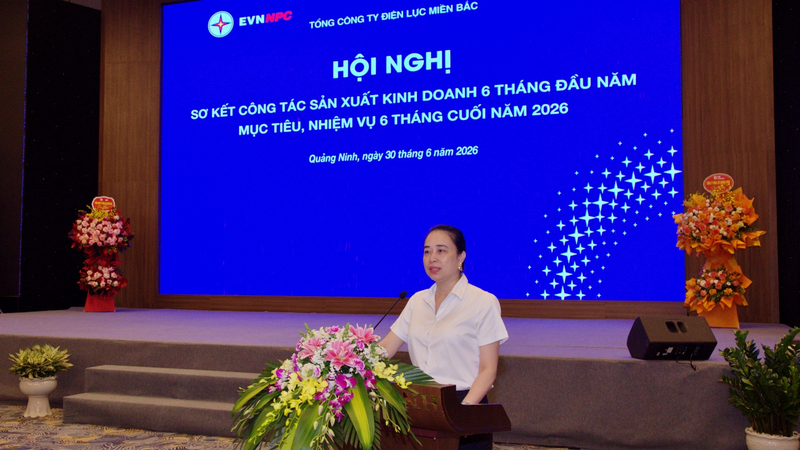 Bà Đỗ Nguyệt Ánh - Chủ tịch Hội đồng thành viên EVNNPC phát biểu chỉ đạo tại Hội nghị sơ kết công tác sản xuất kinh doanh 6 tháng đầu năm 2026, mục tiêu, nhiệm vụ 6 tháng cuối năm 2026.