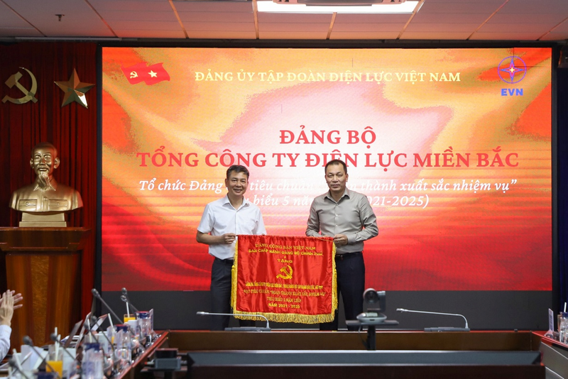 Đảng bộ EVNNPC vinh dự được Ban Chấp hành Đảng bộ Chính phủ trao tặng Cờ thi đua vì đạt danh hiệu "Đảng bộ hoàn thành xuất sắc nhiệm vụ tiêu biểu" 5 năm liền (2021-2025).