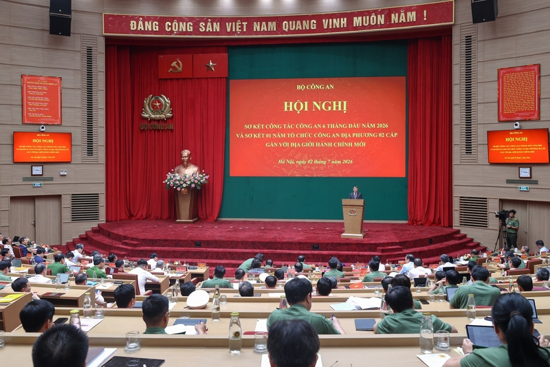 Thủ tướng Lê Minh Hưng phát biểu chỉ đạo Hội nghị sơ kết công tác Công an 6 tháng đầu năm 2026. Ảnh: VGP/Nhật Bắc