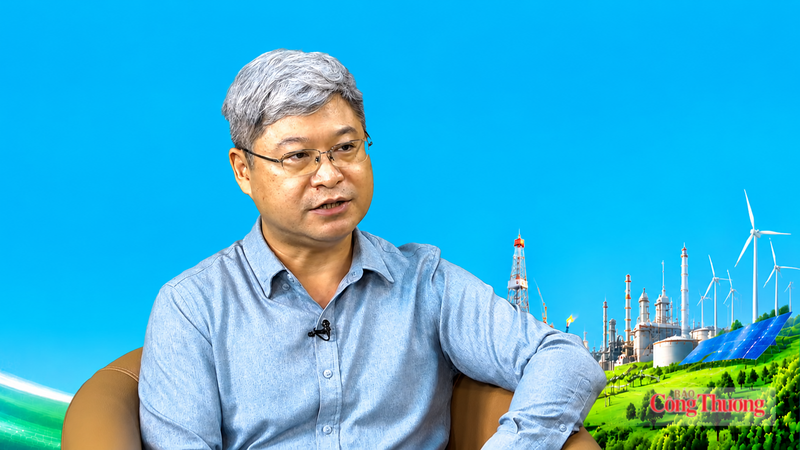 PGS.TS Phạm Hữu Tuyến, Giám đốc Trung tâm Nghiên cứu các nguồn động lực và phương tiện tự hành (Đại học Bách khoa Hà Nội). Ảnh: Thanh Tuấn