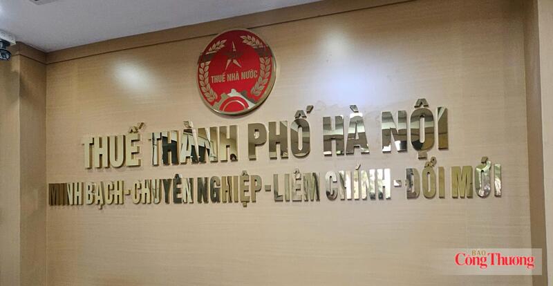 Thuế thành phố Hà Nội đã kiểm tra, xử lý hơn 4.000 vụ vi phạm, tổng số tiền xử phạt vi phạm hành chính lên tới hơn 300 tỷ đồng trong nửa đầu năm 2026. Ảnh: Trần Khoa