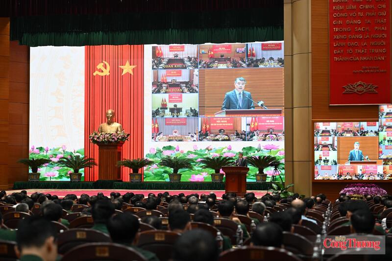Thủ tướng yêu cầu phát triển công nghiệp quốc phòng tự chủ, tự lực, tự cường, lưỡng dụng, hiện đại, trở thành mũi nhọn của công nghiệp quốc gia. Ảnh: Nguyên Khánh