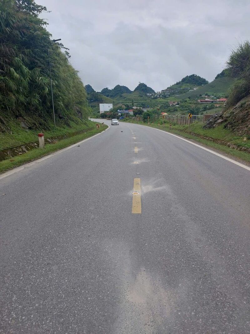 Việc thí điểm ứng dụng công nghệ mới trên Quốc lộ 6 được kỳ vọng sẽ nâng cao hiệu quả bảo đảm an toàn giao thông tại các khu vực có điều kiện khai thác phức tạp. Ảnh: Cục Đường bộ Việt Nam