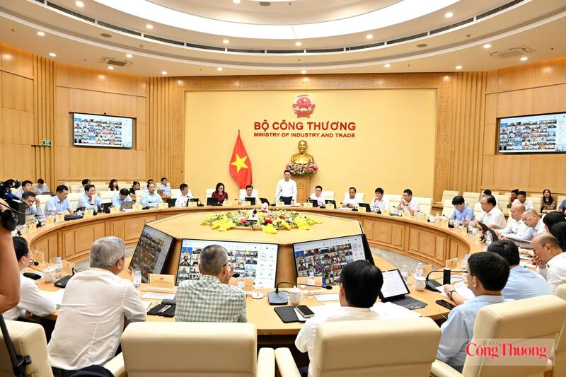 Toàn cảnh Hội nghị giao ban tháng 6, báo cáo kết quả thực hiện nhiệm vụ 6 tháng đầu năm và phương hướng, nhiệm vụ trọng tâm 6 tháng cuối năm 2026. Ảnh: Cấn Dũng