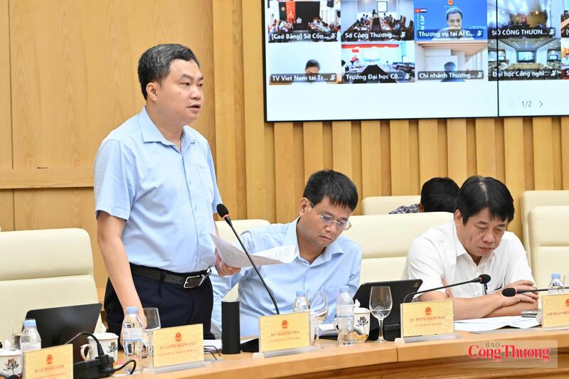 Ông Trần Việt Hòa, Cục trưởng Cục Công nghiệp báo cáo về tình hình triển khai nhiệm vụ của Cục Công nghiệp 6 tháng đầu năm 2026. Ảnh: Cấn Dũng
