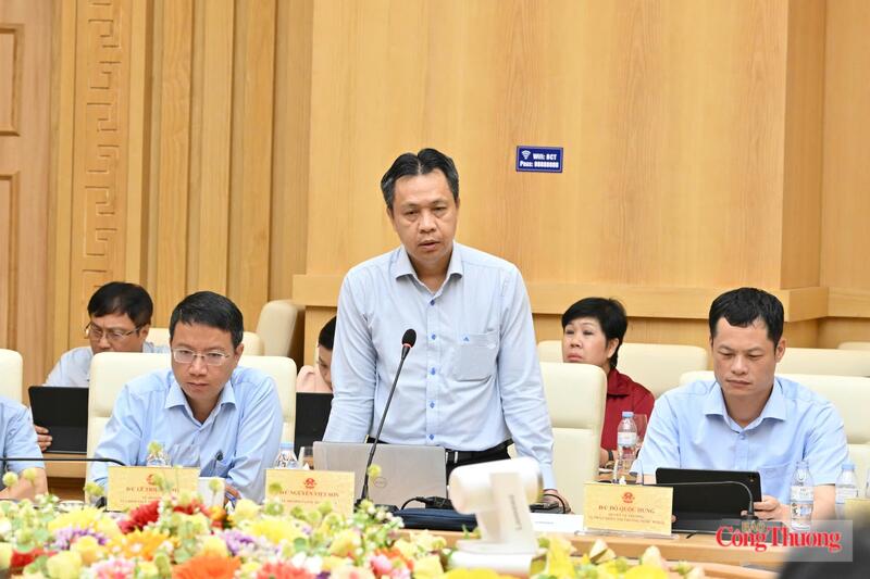 Ông Nguyễn Việt Sơn, Vụ trưởng Vụ Dầu khí và Than phát biểu, đánh giá toàn diện tình hình triển khai nhiệm vụ 6 tháng đầu năm. Ảnh: Cấn Dũng