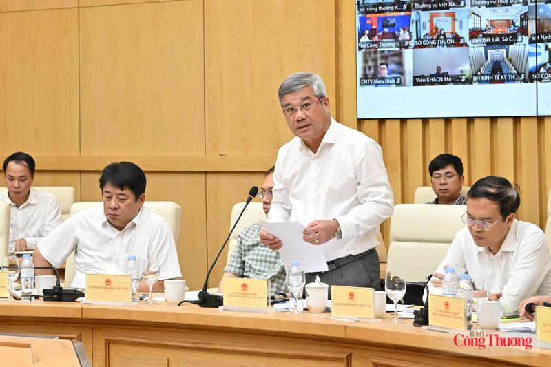 Ông Đỗ Chí Thanh, Phó Tổng Giám đốc Tập đoàn Công nghiệp - Năng lượng Quốc gia Việt Nam (Petrovietnam) định hướng các giải pháp 6 tháng cuối năm. Ảnh: Cấn Dũng