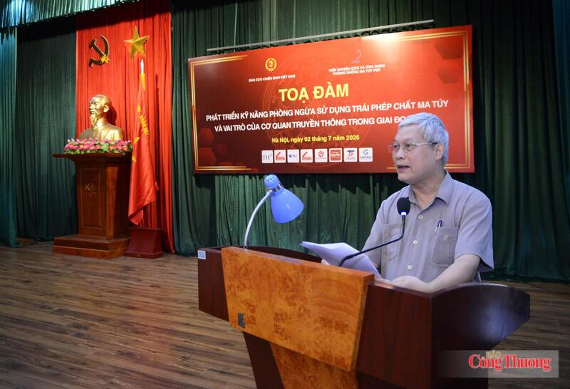Đại tá, Nhà báo Đỗ Phú Thọ, Ủy viên Ban Thường vụ Trung ương Hội Cựu chiến binh Việt Nam, Tổng Biên tập Báo Cựu chiến binh Việt Nam phát biểu tại toạ đàm.