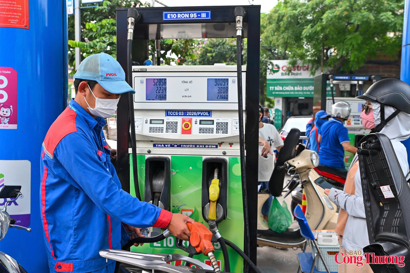 Sử dụng xăng E10 ngoài lợi ích về môi trường còn mang lại lợi ích thiết thực cho người sử dụng phương tiện. Ảnh: Nam Nguyễn