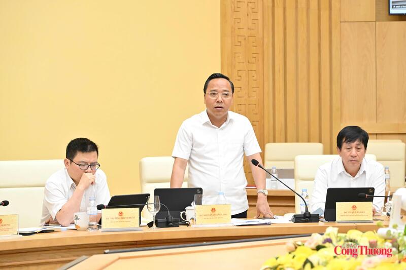 Thứ trưởng Nguyễn Hoàng Long phát biểu tại hội nghị. Ảnh: Cấn Dũng