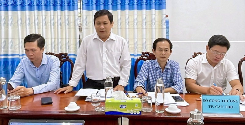 Sở Công Thương hai bên cùng thảo luận, bàn về các giải pháp kết nối giao thương, mở rộng thị trường, hỗ trợ doanh nghiệp. Ảnh: Nam Hương