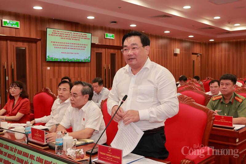 Ông Trịnh Minh Hoàng, Phó Chủ tịch UBND tỉnh Khánh Hòa phát biểu tại buổi làm việc. Ảnh: Đức Hưng