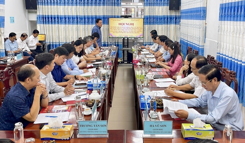 Quang cảnh tạị buổi làm việc. Ảnh: Nam Hương