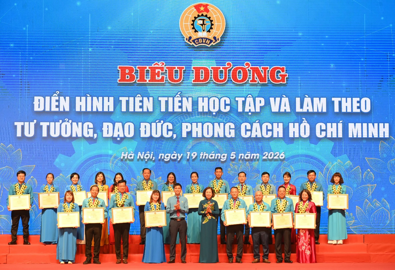 Biểu dương điển hình tiên tiến và làm theo tư tưởng, đạo đức, phong cách Hồ Chí Minh. Ảnh: Công đoàn Công Thương Việt Nam