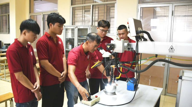 Lần đầu tiên có quy định về việc sử dụng trí tuệ nhân tạo trong giáo dục nghề nghiệp. Ảnh: Trường Cao đẳng nghề Công nghệ cao Hà Nội