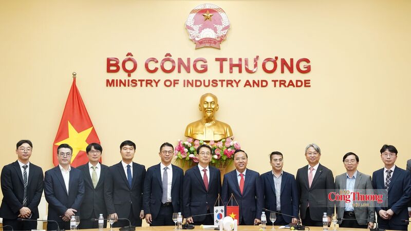 Thứ trưởng Nguyễn Hoàng Long và đoàn công tác Hàn Quốc.