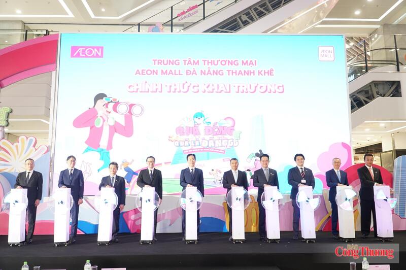 Các đại biểu thực hiện nghi thức khai trương AEON MALL Đà Nẵng Thanh Khê