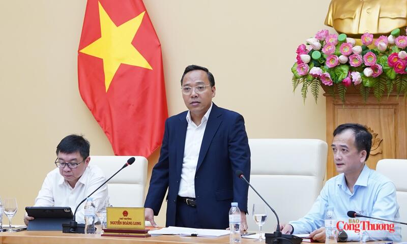 Thứ trưởng Bộ Công Thương Nguyễn Hoàng Long phát biểu khai mạc hội nghị - Ảnh: Nguyên Thảo