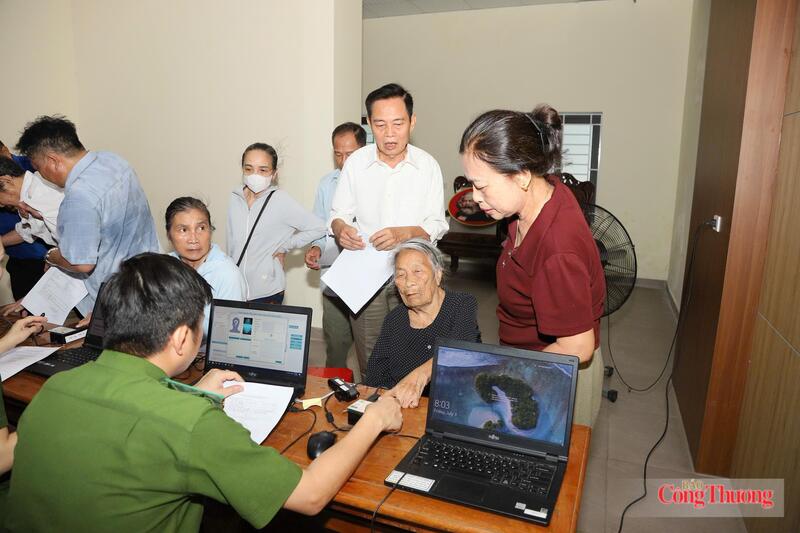 Quy trình thu nhận mẫu sinh phẩm ADN được thực hiện nghiêm ngặt theo các bước: tiếp nhận, đối chiếu thông tin; xác định đối tượng ưu tiên; thu nhận mẫu sinh phẩm; niêm phong, lưu trữ và chuyển giám định theo đúng quy định.