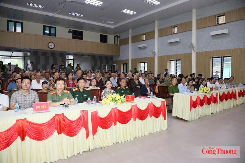 Sáng 3/7, Phòng Cảnh sát Quản lý hành chính về trật tự xã hội (PC06), Công an tỉnh Hà Tĩnh chủ trì, phối hợp với công an các xã, phường tổ chức thu nhận mẫu sinh phẩm ADN của thân nhân liệt sĩ chưa xác định được thông tin.