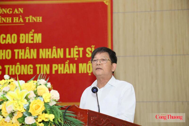Ông Phan Huy Thêm (phường Thành Sen), thân nhân liệt sĩ Nguyễn Văn Lương bày tỏ sự xúc động trước sự quan tâm của Nhà nước. Ông chia sẻ, đây là niềm hy vọng lớn của nhiều gia đình sau nhiều năm mòn mỏi chờ đợi, đồng thời mong muốn việc đối sánh ADN sớm mang lại kết quả để xác định được danh tính các liệt sĩ, giúp thân nhân vơi bớt nỗi day dứt và có điều kiện chăm lo phần mộ chu đáo hơn