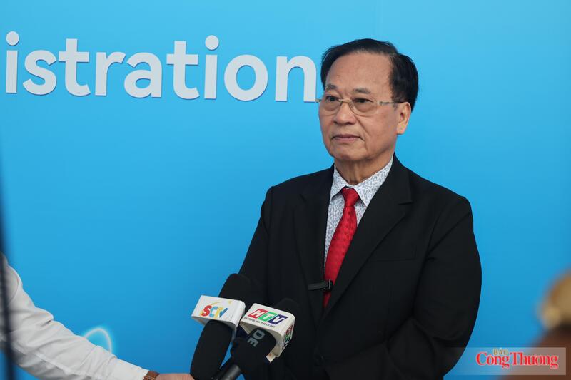 Ông Vũ Đức Giang, Chủ tịch Hiệp hội Dệt May Việt Nam trao đổi với phóng viên Báo Công Thương.