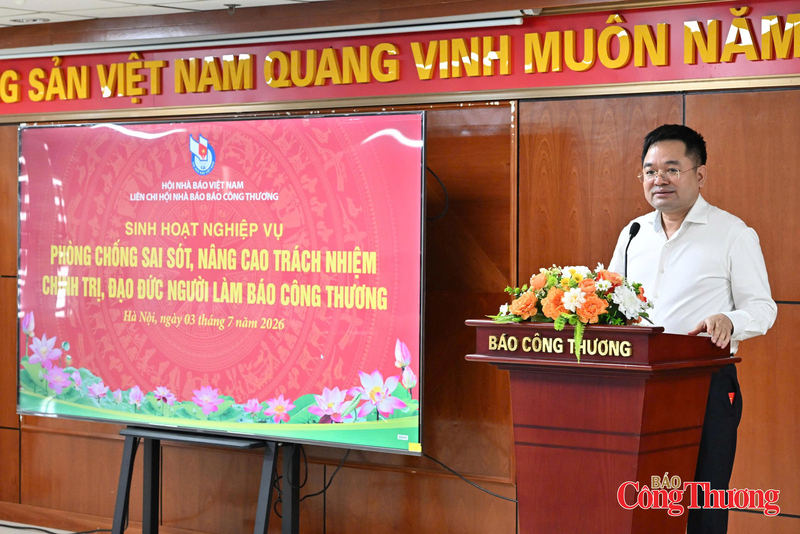 Tổng Biên tập, Chủ tịch Liên Chi hội Nhà báo Báo Công Thương Nguyễn Văn Minh phát biểu tại sự kiện. Ảnh: Cấn Dũng