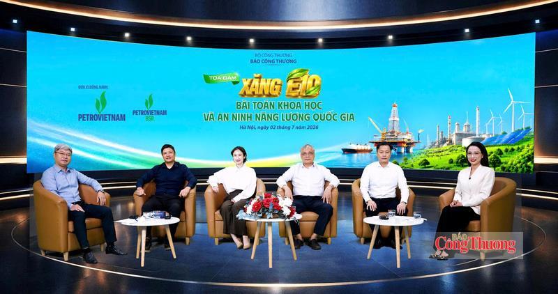 Quang cảnh tọa đàm. Ảnh: Quốc Chuyển
