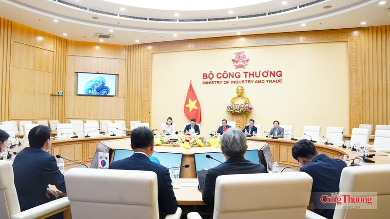 Toàn cảnh buổi làm việc.
