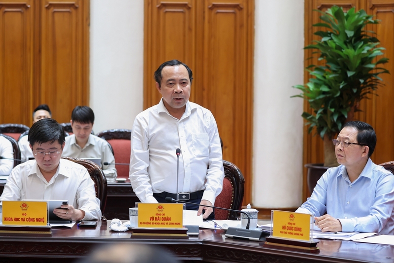 Bộ trưởng Bộ Khoa học và Công nghệ Vũ Hải Quân báo cáo tại cuộc họp - Ảnh: VGP/Nhật Bắc
