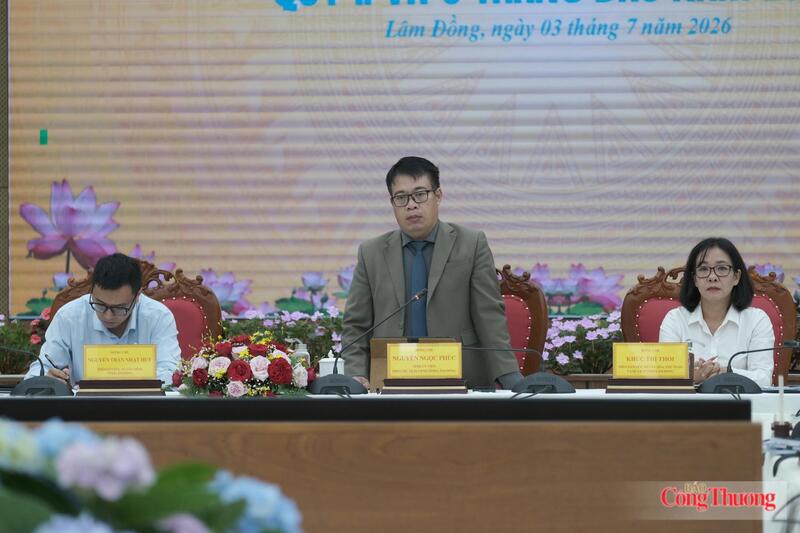 Ông Nguyễn Ngọc Phúc, Phó Chủ tịch UBND tỉnh Lâm Đồng chủ trì, phát biểu tại hội nghị. Ảnh: Lê Sơn