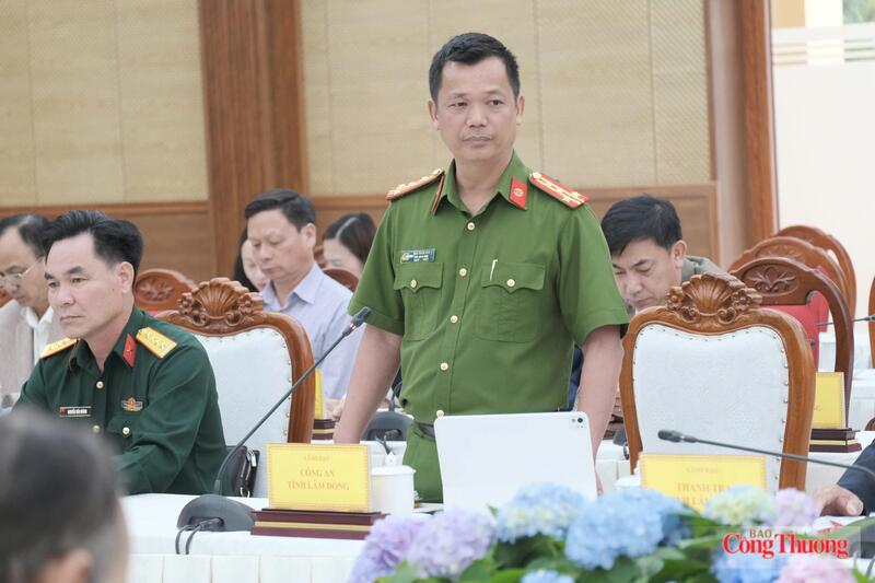Các đại biểu là lãnh đạo các sở tham dự và phát biểu tại hội nghị. Ảnh: Lê Sơn
