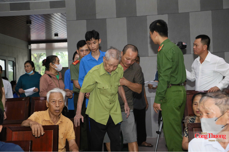 Lực lượng Công an tỉnh Hà Tĩnh đang dốc toàn lực thực hiện nhiệm vụ. Ảnh: Trọng Tùng