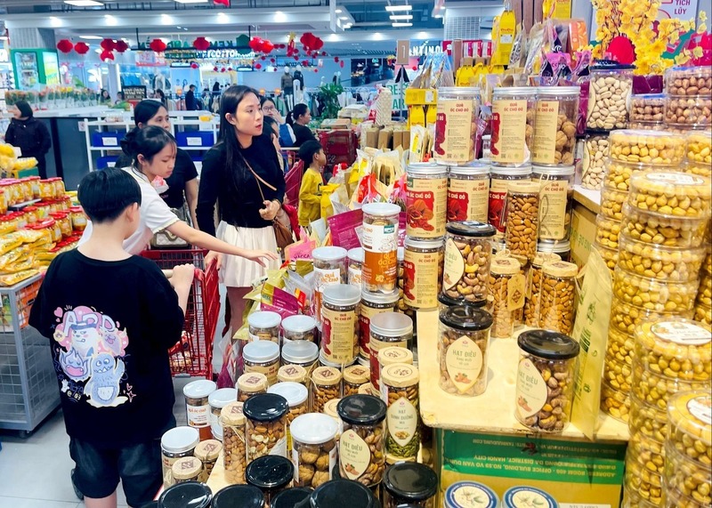 Sức mua nội địa duy trì ổn định trong 6 tháng đầu năm. Ảnh: Sỹ Minh
