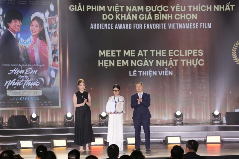 Phim Việt Nam được yêu thích nhất thuộc về phim Hẹn em ngày nhật thực. Ảnh: Diễm Phúc